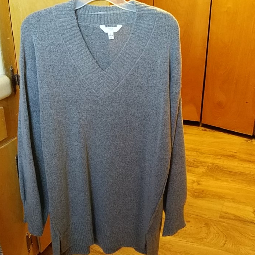Time and Tru V-neck Sweater Size L (12-14) NWOT